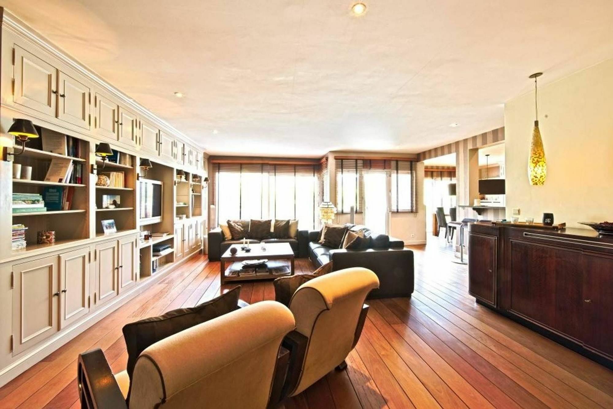 With 2 Bedrooms In Uccle, With Enclosed Garden And Wifi Brussel
