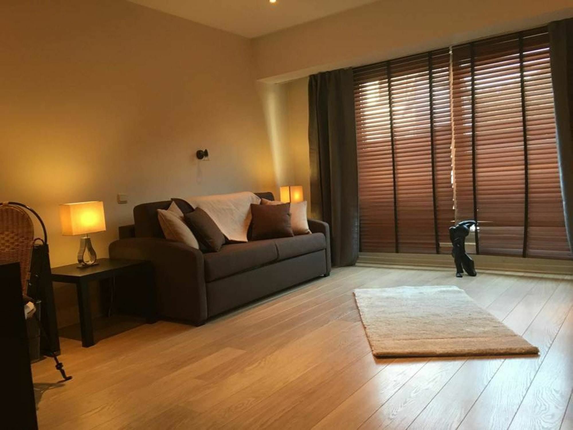 With 2 Bedrooms In Uccle, With Enclosed Garden And Wifi Brussel